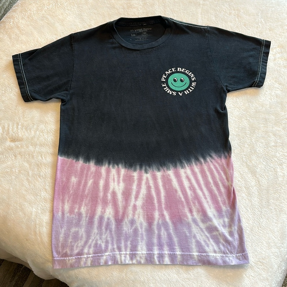 Earth Bound Small/Medium “Peace Begins with a Smile” Unisex Tee